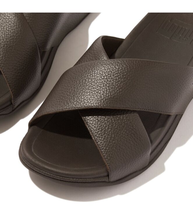 FitFlop FitFlop Surfer Mens Tumbled-Leather Cross Slides chocolate brown  FitFlop HA6-167, slippers Direct leverbaar uit de webshop