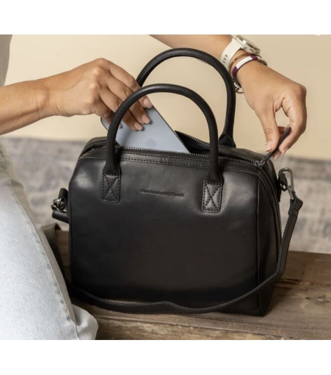 The Chesterfield Brand Schoudertas Langton zwart  The Chesterfield Brand C48.134300, Tassen Direct leverbaar uit de webshop