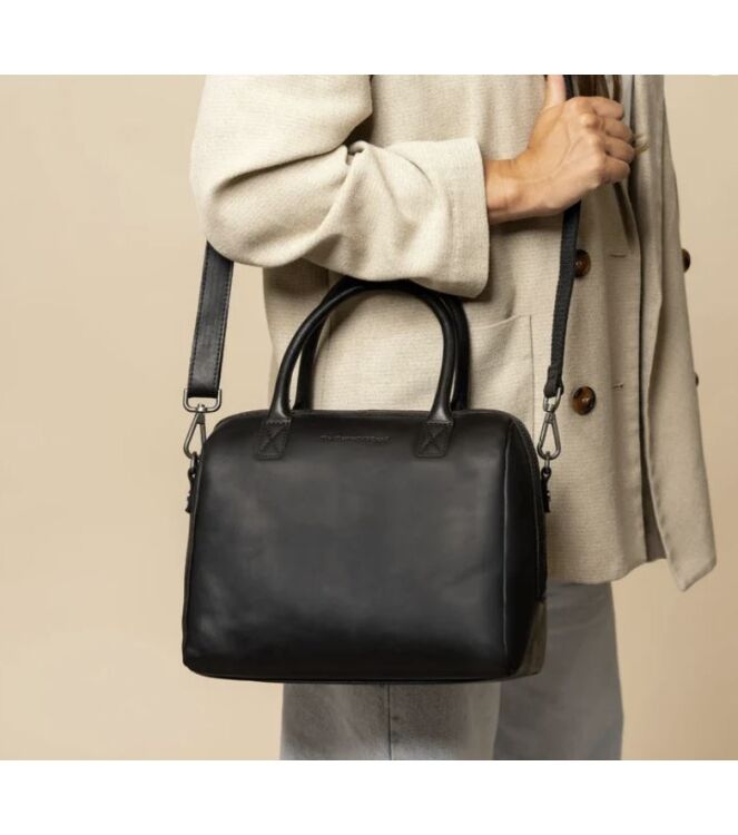 The Chesterfield Brand Schoudertas Langton zwart  The Chesterfield Brand C48.134300, Tassen Direct leverbaar uit de webshop