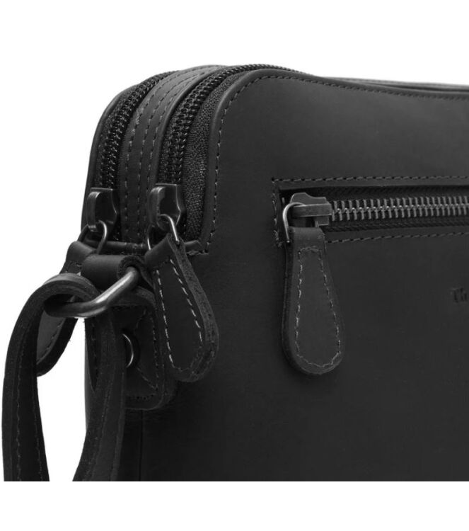 The Chesterfield Brand Schoudertas Nebraska zwart  The Chesterfield Brand C48.135900, Tassen Direct leverbaar uit de webshop